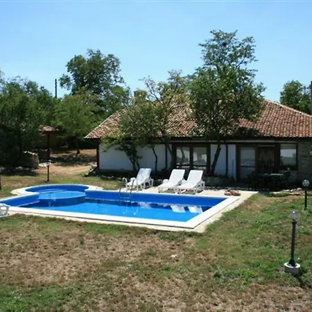 Luxurious In Zornitsa, Bulgaria, With Beautiful Pool And Garden Varna