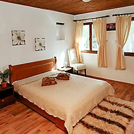 Luxurious In Zornitsa, Bulgaria, With Beautiful Pool And Garden Villa Varna