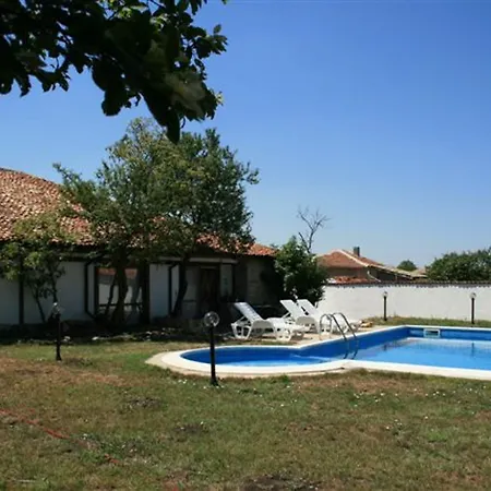 Luxurious In Zornitsa, Bulgaria, With Beautiful Pool And Garden Villa